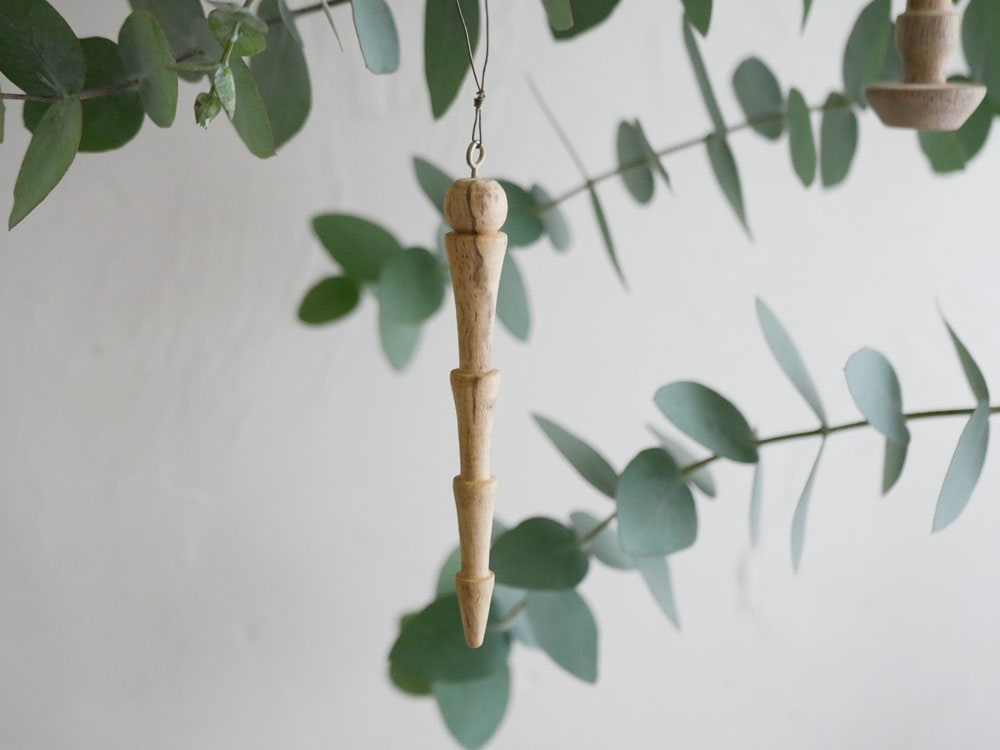 フィリピン産マンゴーウッド製のホーンプリーズオーナメント