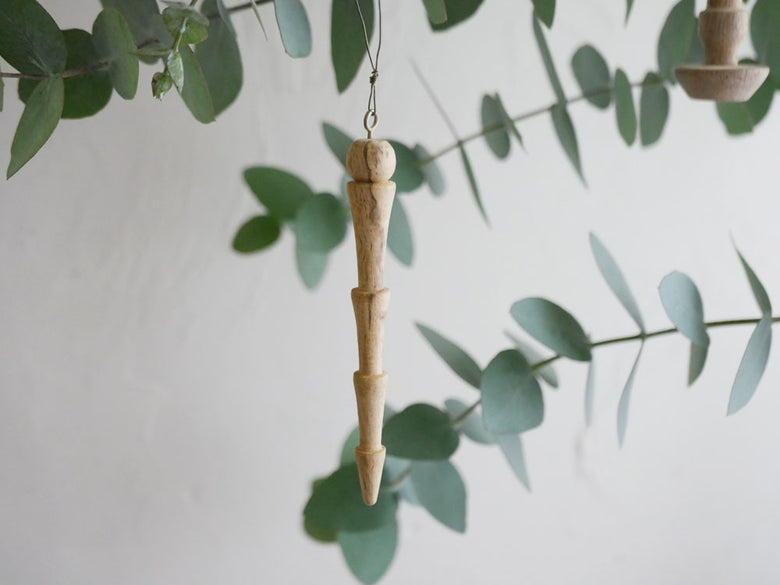 フィリピン産マンゴーウッド製のホーンプリーズオーナメント