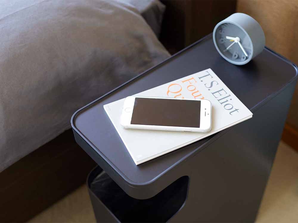 YAMAZAKIタワーの銀色ダストボックス付きサイドテーブル