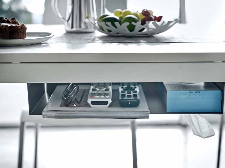 銀色スチール製のテーブル下収納ラック、引き出し付き