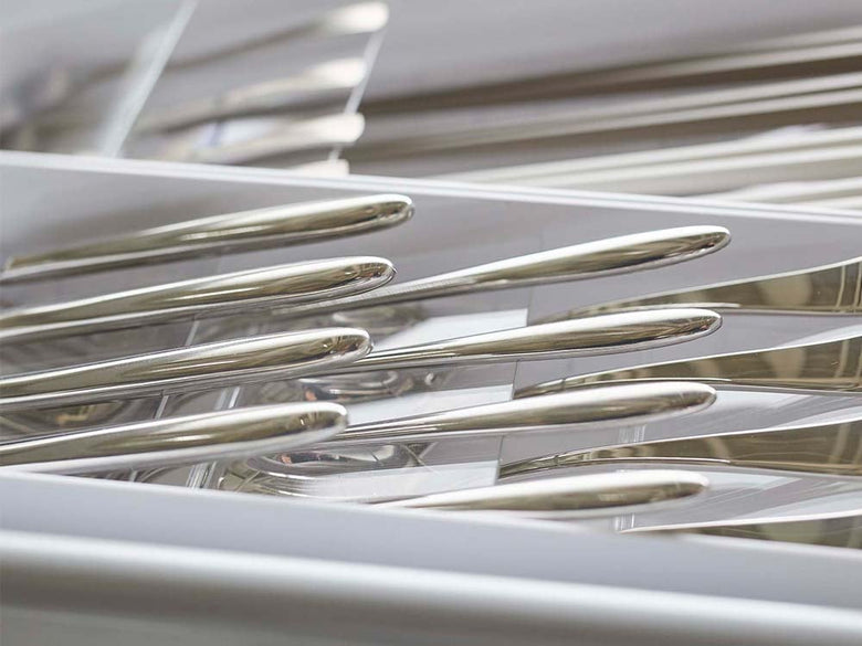 YAMAZAKI/tower の銀製立体斜めカトラリーケース