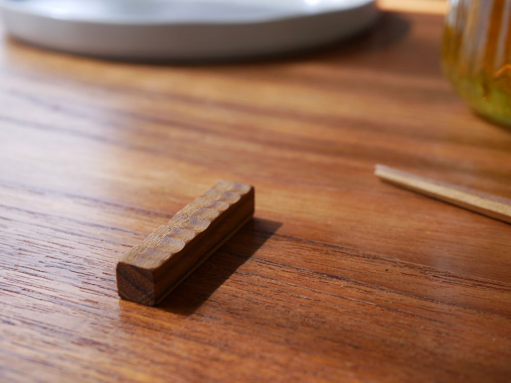 ヒナタライフのウォルナット製箸置き