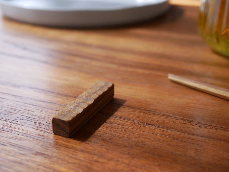 ヒナタライフのウォルナット製箸置き