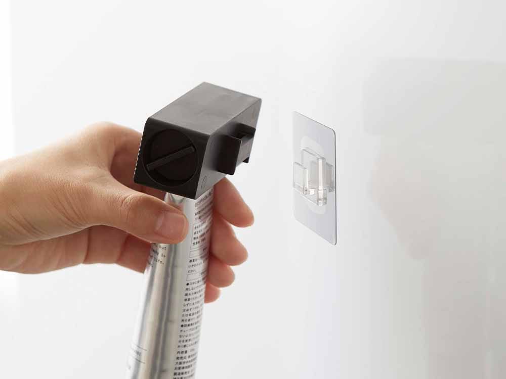 タワーの歯磨き粉チューブホルダー