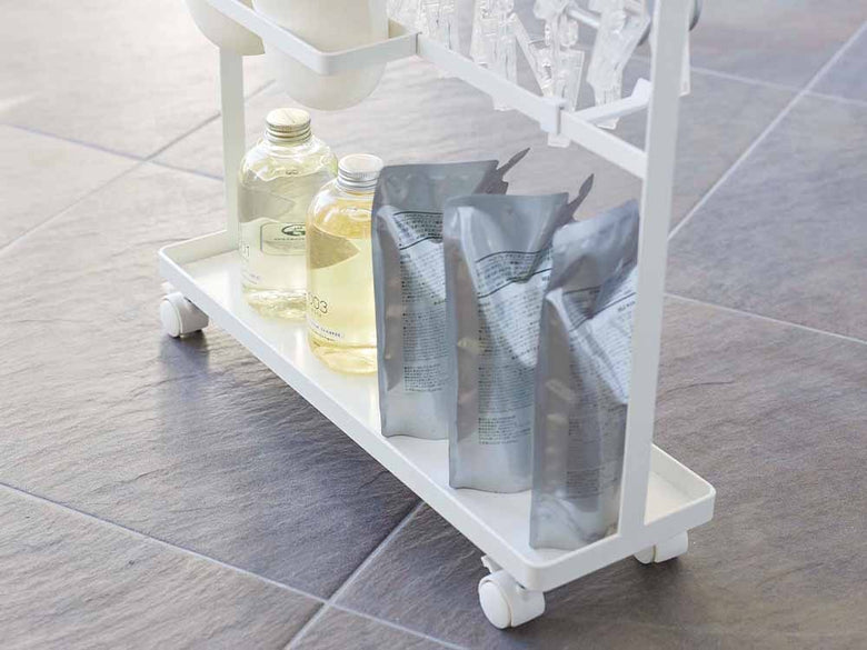 Yamazakiタワー洗濯用品収納ワゴン、キャスターと棚付き