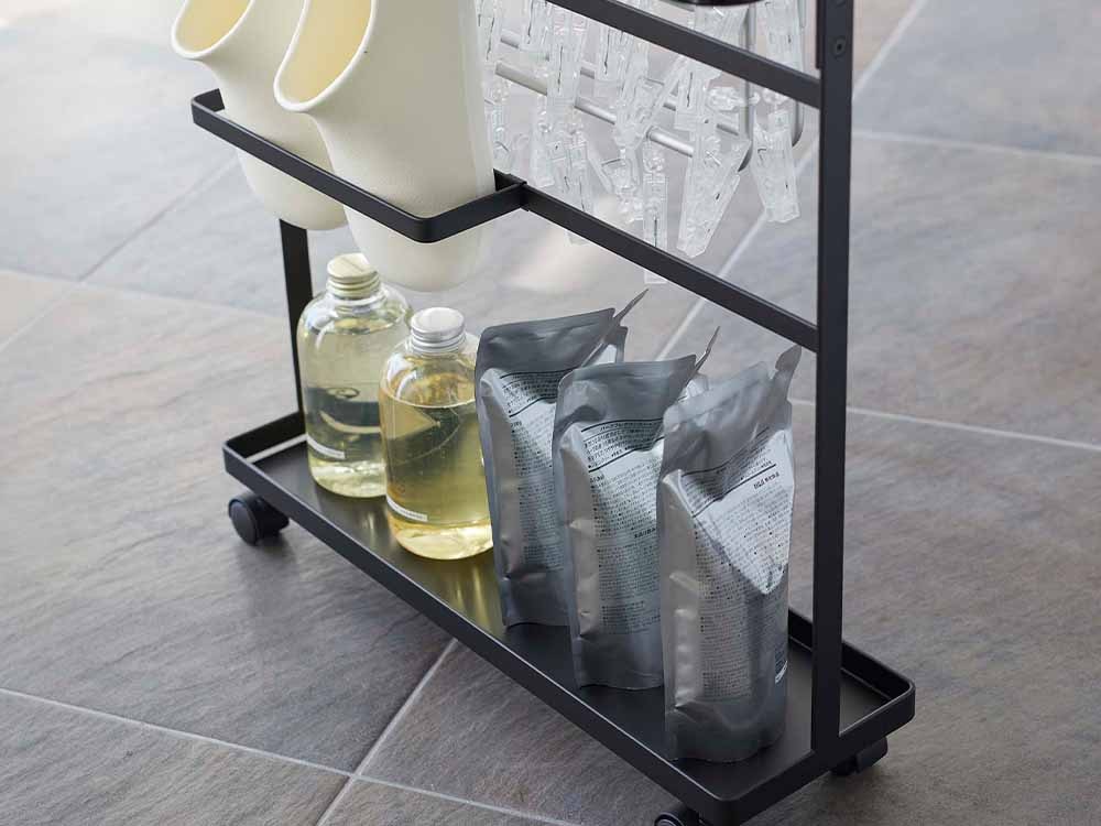 Yamazaki製スチール洗濯用品収納ワゴン、複数棚とキャスター付き