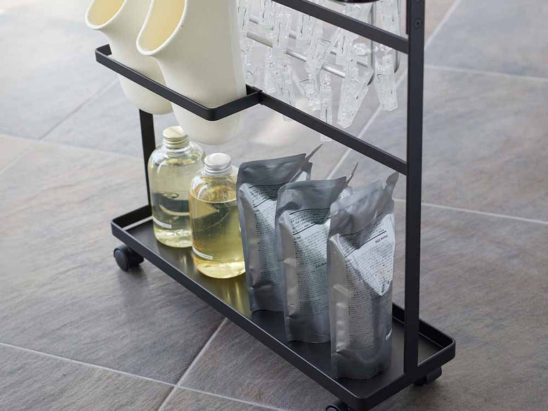 Yamazaki製スチール洗濯用品収納ワゴン、複数棚とキャスター付き