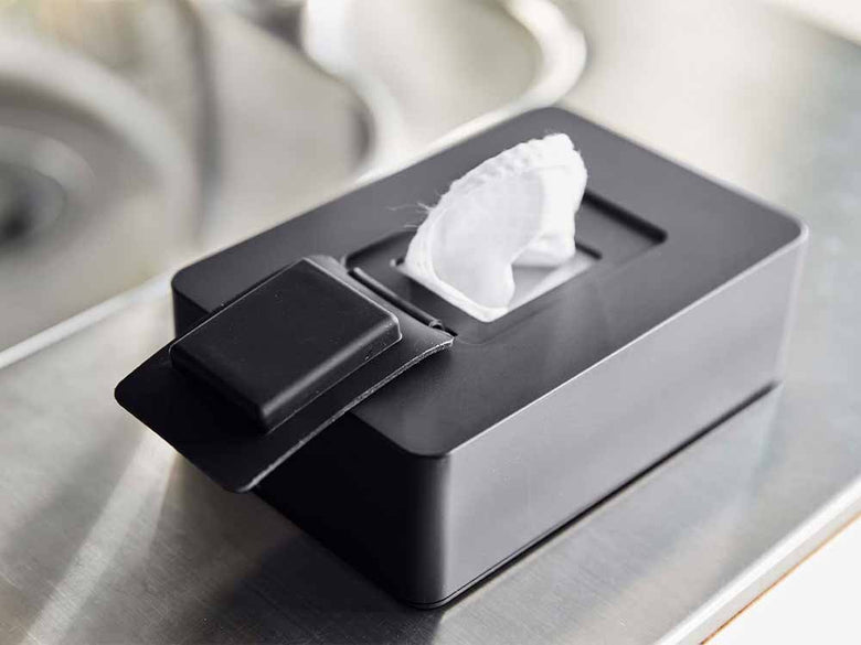 シルバーのYamazaki Towerウェットシートホルダー