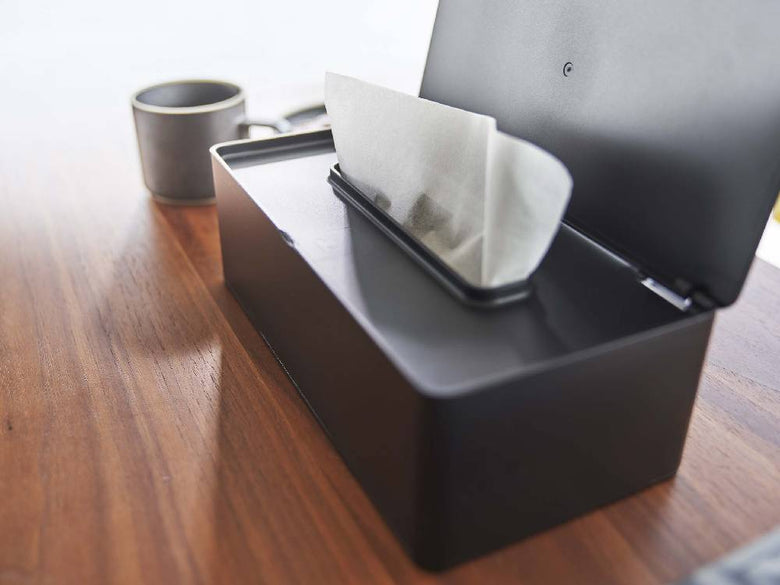 銀色のYamazaki/tower蓋付きティッシュケース