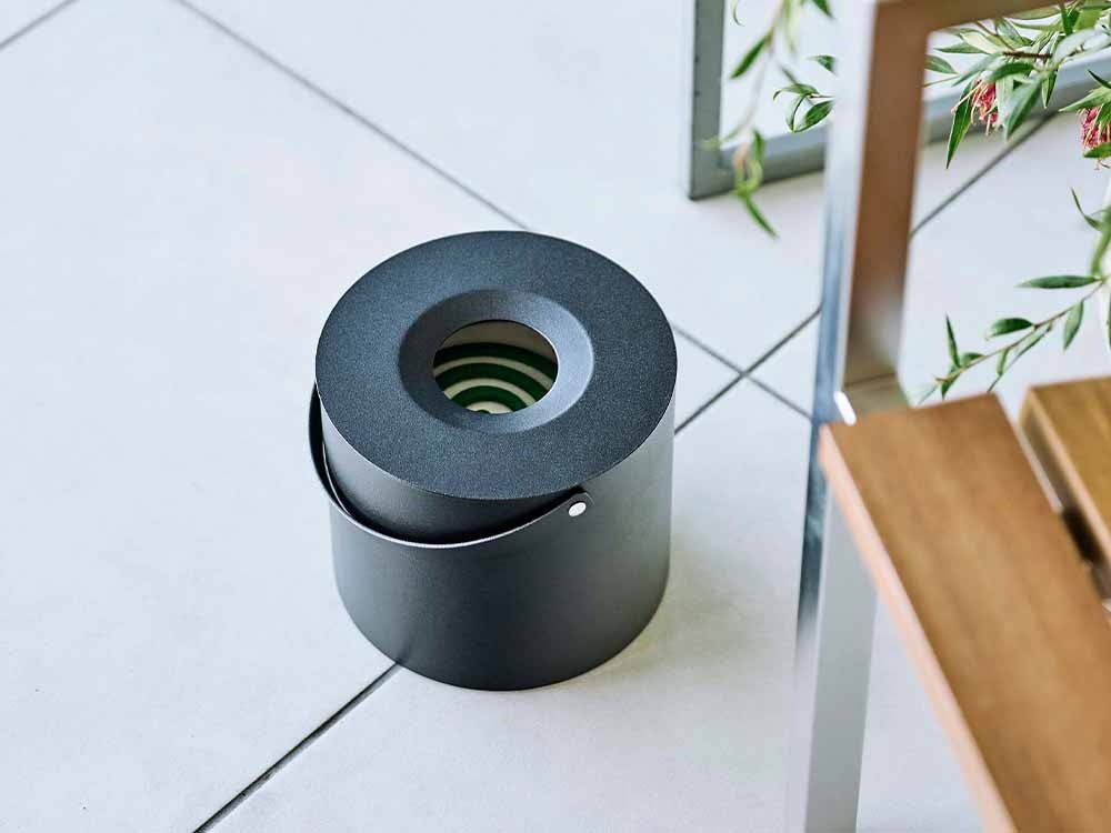 Yamazakiタワーの銀色円筒型蚊取り線香収納ポット