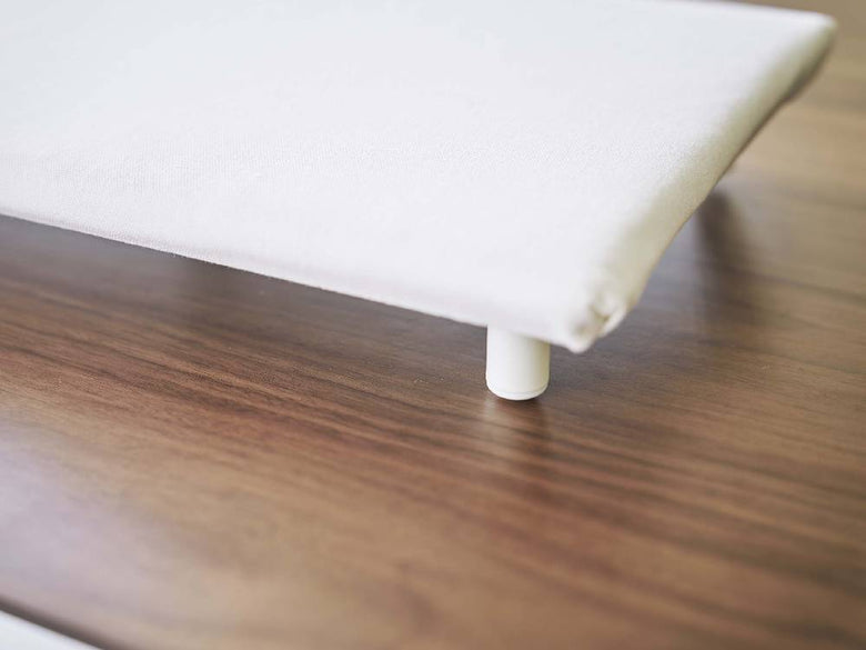 タワー船型アイロン台、木質天板とABS脚付き