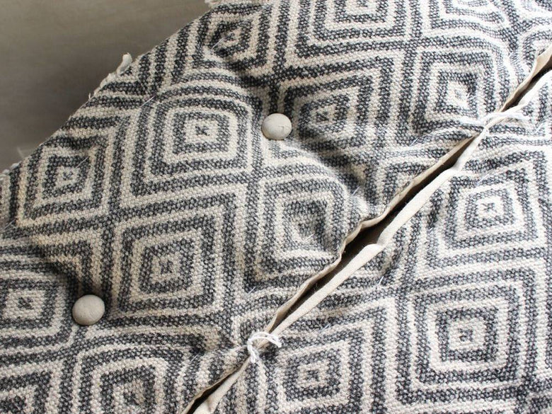 アデペシュのグレーのブロックマルチソファがリビングに設置