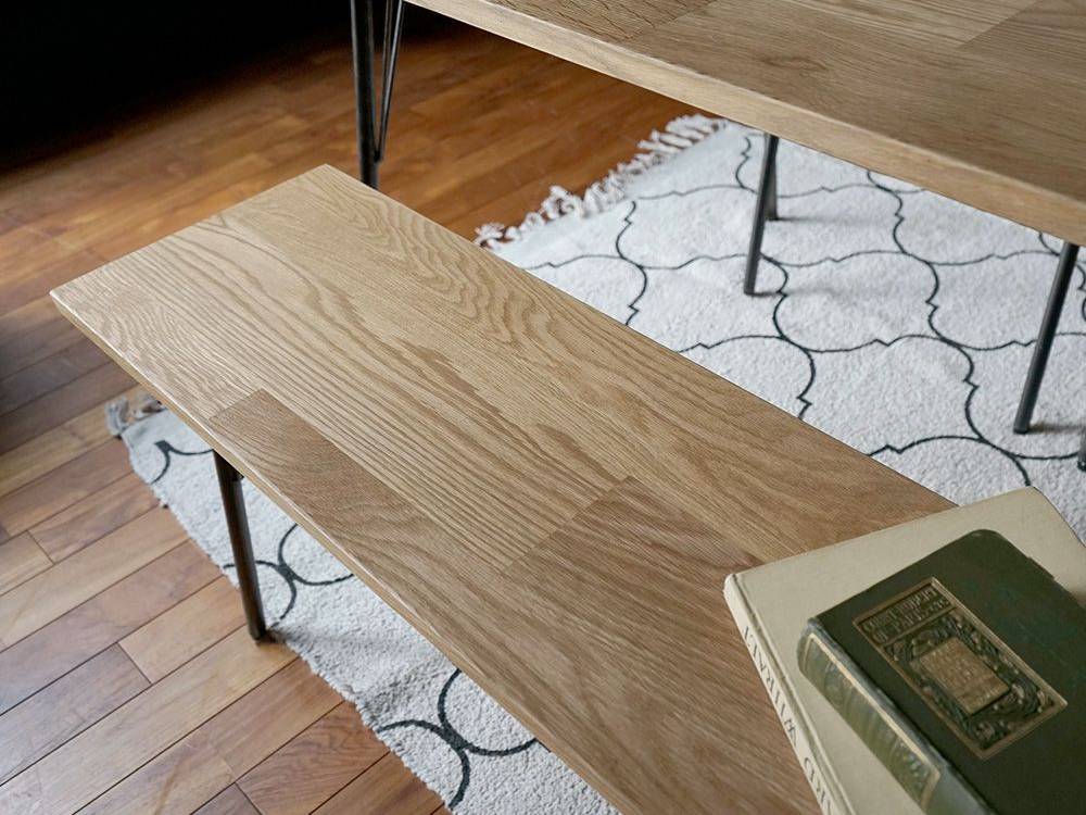 ブラウンオーク木製ベンチとアイアン脚