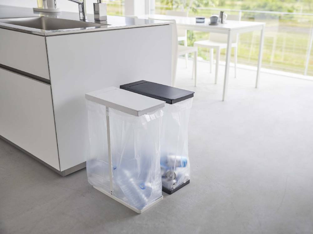 銀色の蓋付きスリム分別ゴミ箱