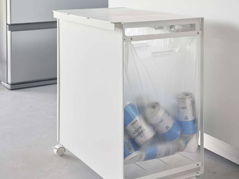 キッチンに置かれた蓋付き分別ダストワゴン