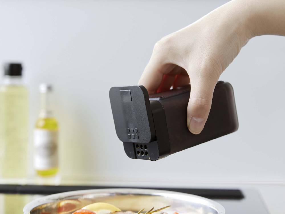 タワー製黒マグネットスパイスボトル