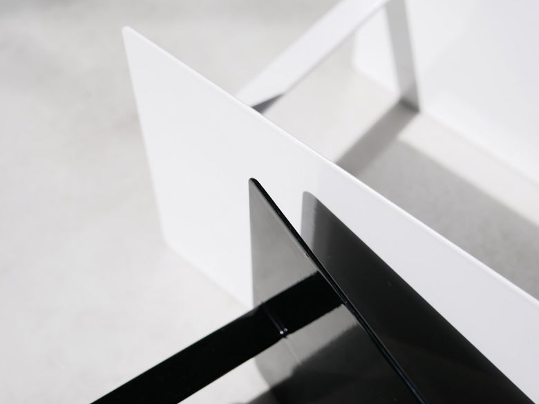 灰色のハンガー収納ラック