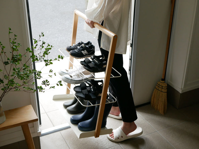 Mashリヴ製アンブレラハンガー、天然木とスチールのフレーム