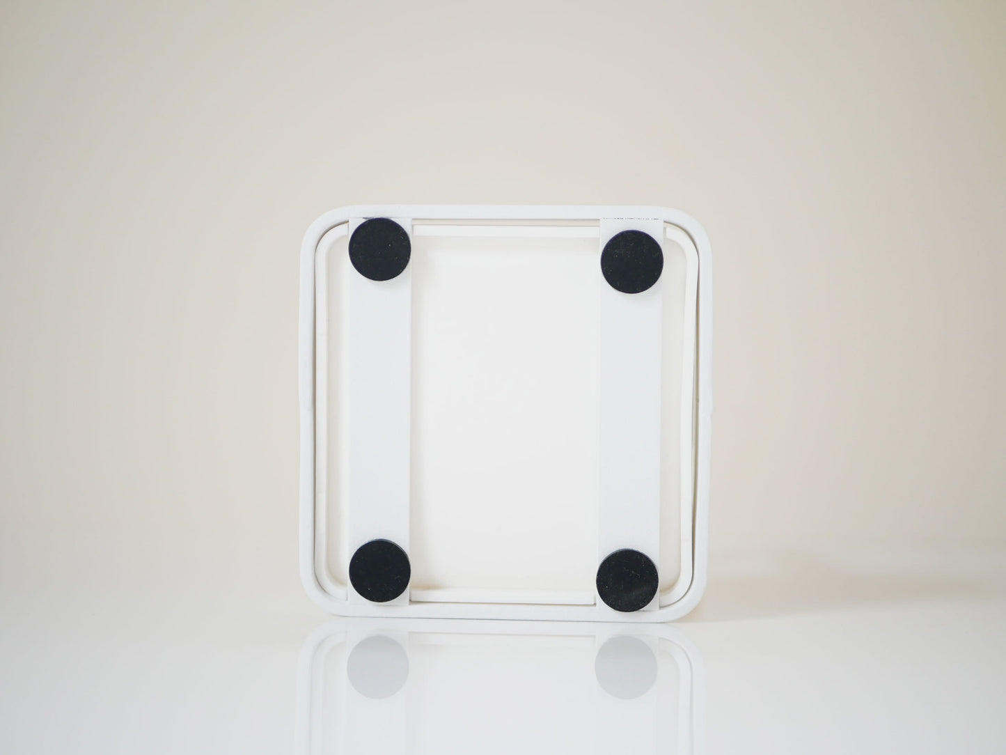 YAMAZAKIの【tower/タワー tosca/トスカ】お玉＆鍋ふたスタンド、スチール製本体とプラスチック製トレイ