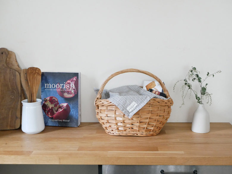 POSH LIVINGの柳製ラウンド型ウィッカーバスケット