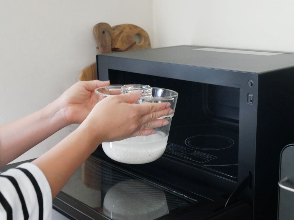 HARIO製耐熱ガラス一膳屋、透明なガラス容器とシリコーンゴムフタを備えた電子レンジ対応の炊飯器