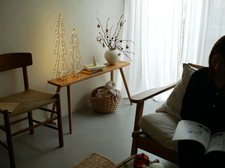 Horn PleaseブランドのLEDライト付きアイロン製フレームワークツリーの写真