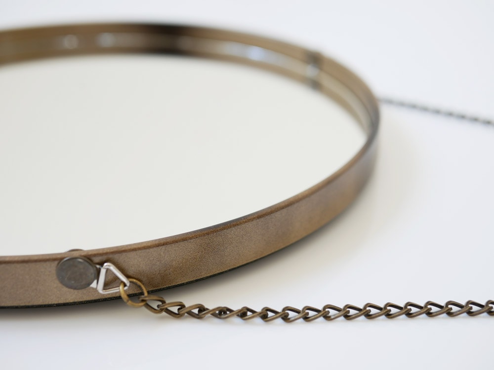 SO-Q STYLE製ハンギングミラー、真鍮チェーン付き