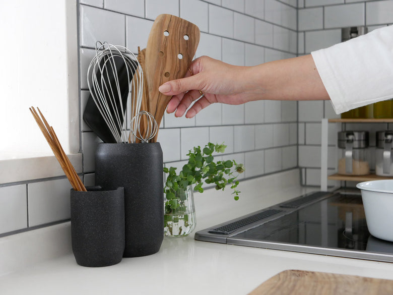 イデアコの天然石キッチンツールスタンド