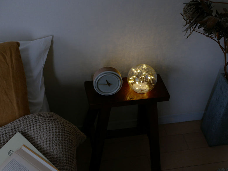 Horn Pleaseのイグルー型GLASSドームLEDライト。透明ガラスにLEDライトを内蔵したスタイリッシュなデザインで、直径12cmまたは15cmのサイズがあります。