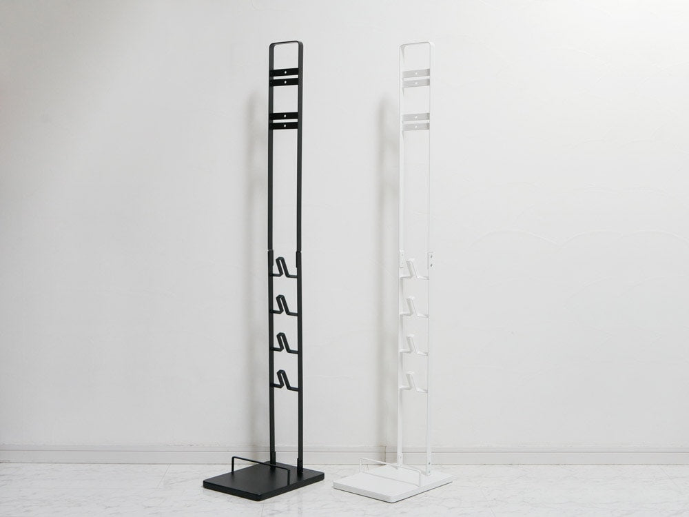 towerブランドのガラス棚付きスタイリッシュなスチール製ダイソンコードレスクリーナースタンド