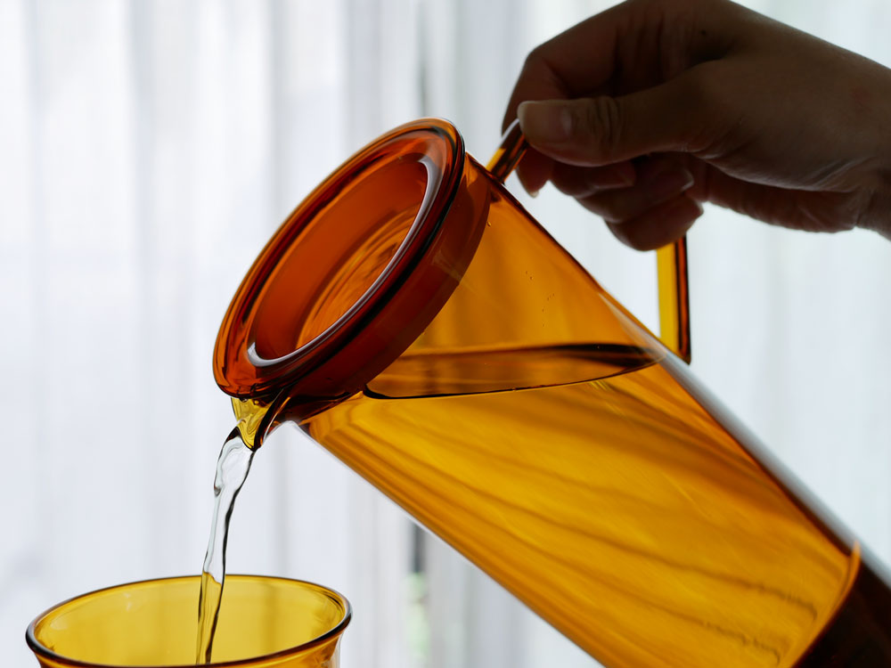 キントーのCAST AMBERグラスとジャグセット