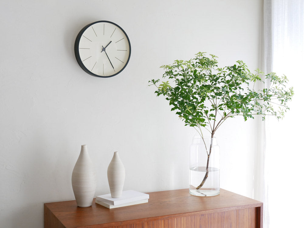 レムノス小池和也デザインのプライウッドとガラス製時計台風電波時計