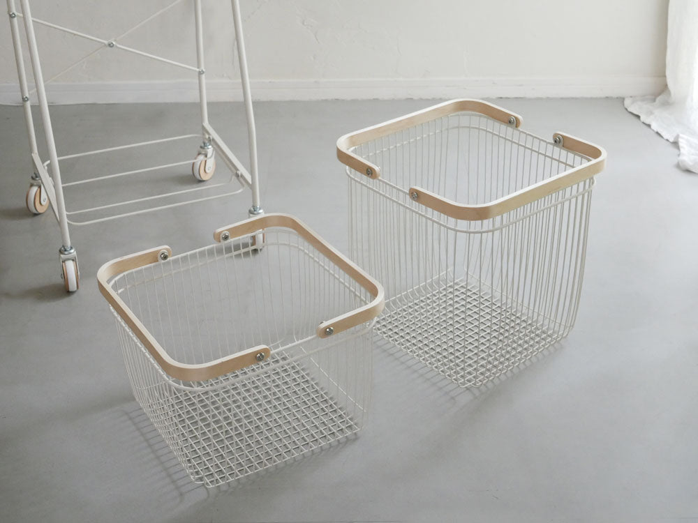 スチール製フレームと木製取っ手のキャリーバスケットワゴン