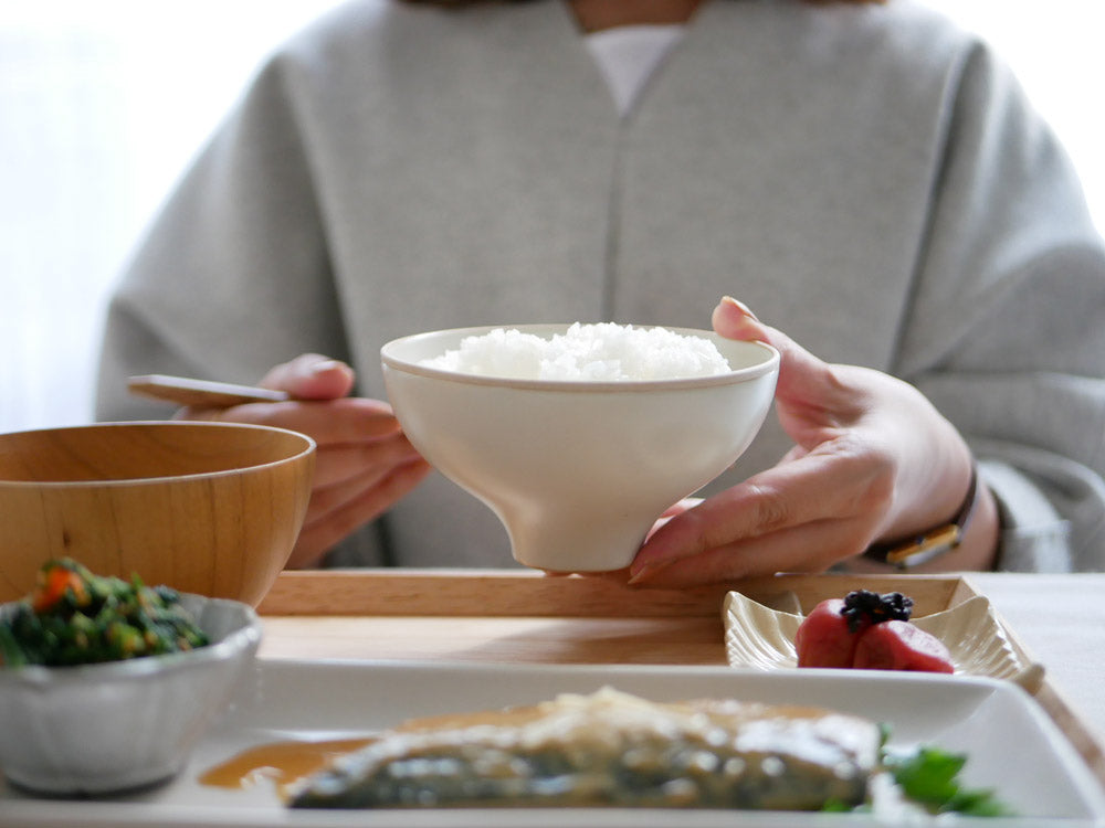 sarasa design×イブキクラフトのご飯茶碗、シンプルで滑らかな陶器製のクラフトデザイン