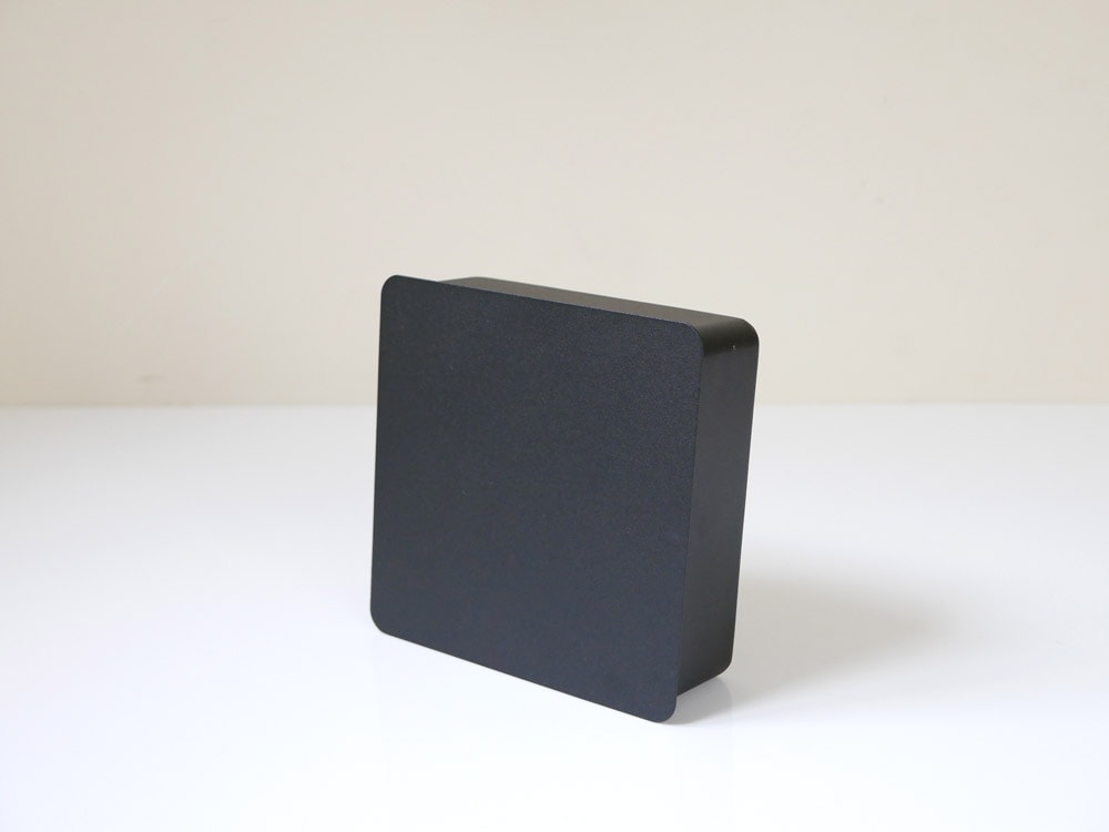 タワーRINのマグネットキーフック2段を扉に取り付け