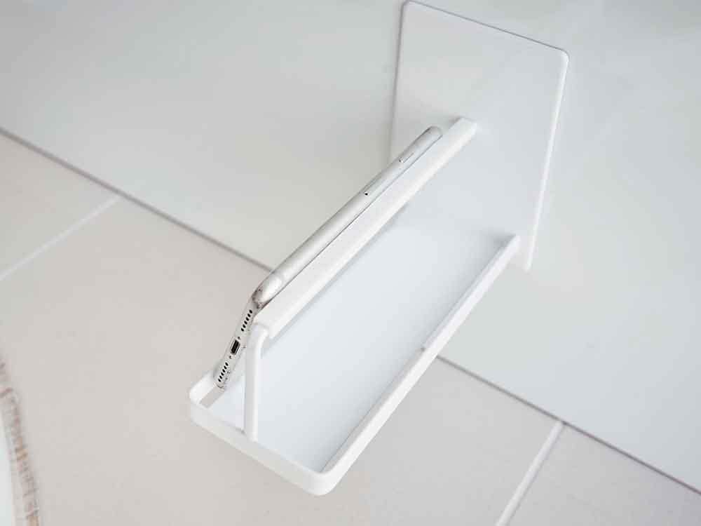 YAMAZAKIタワーのシルバー製マグネットバスルームスマホスタンド