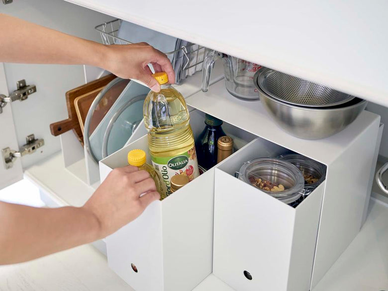 キッチン棚に置かれたタワー収納ボックス2個セット