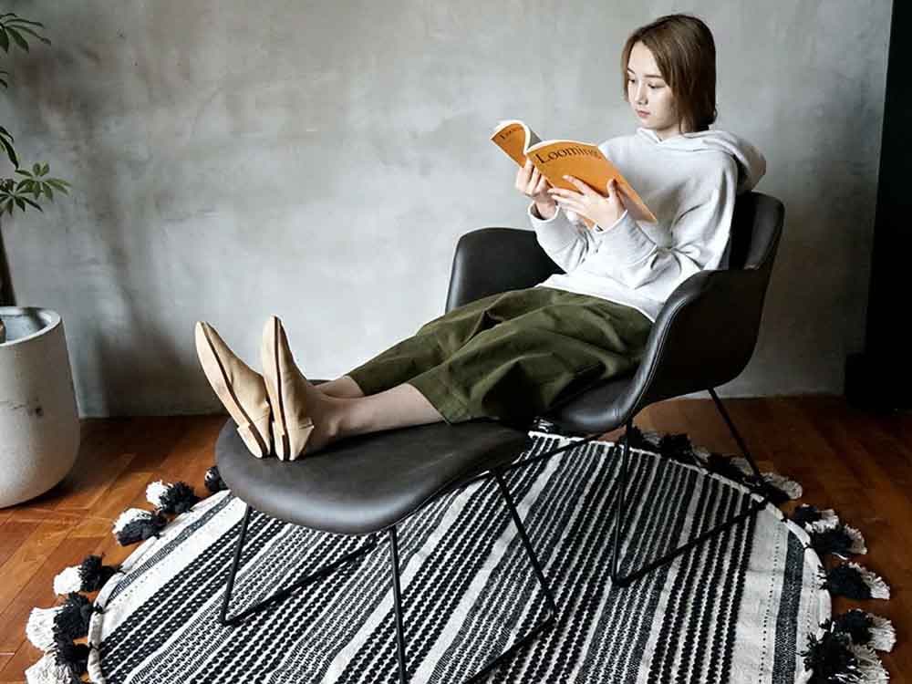 アデペシュのライトブラウンラウンジチェア