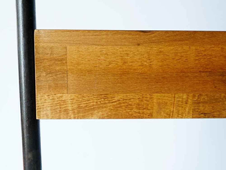 アデペシュの木製ベッドフレーム