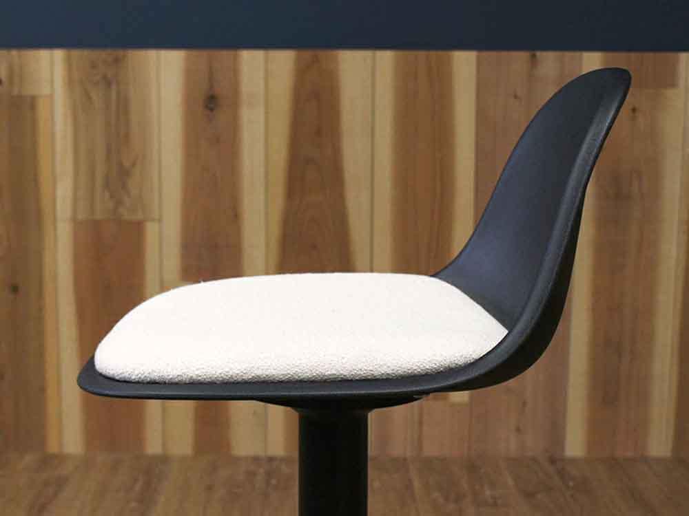 アデペシュのシルバーデザインカウンターチェア