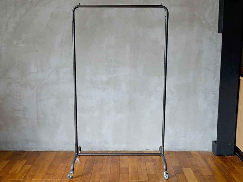 スチールパイプ製のadepecheアイアンハンギングスタンド