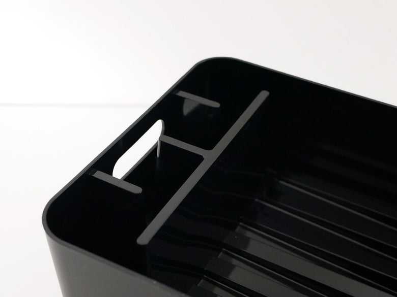 YAMAZAKIタワー製のプラスチック製水切りバスケット、キッチンで食器を乾かす台