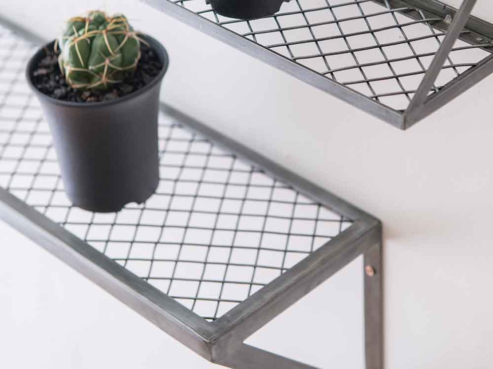 シルバーアイアン製メッシュラックと花鉢