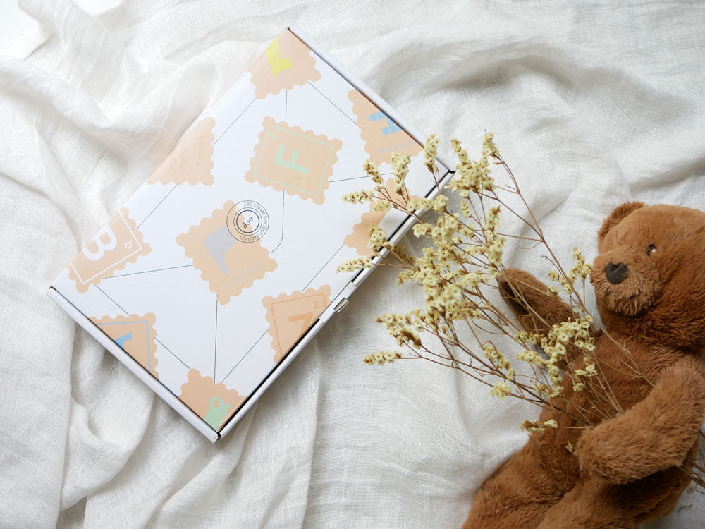 douブランドのABCスタンプセット。木製ABCカード、アクリルボード、ショルダーバッグが含まれています。