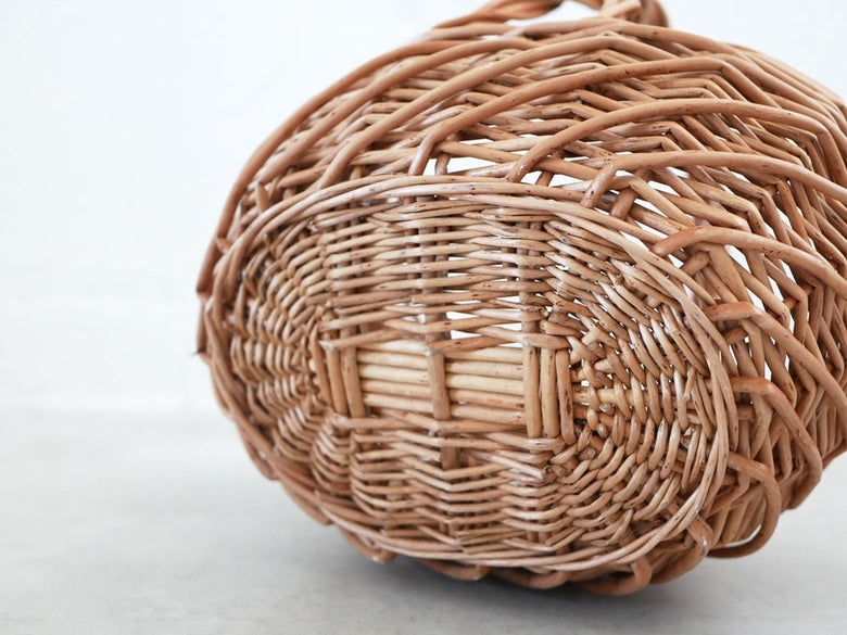 POSH LIVINGのオーバル型ウィッカーバスケット。自然素材で作られた収納用バスケットです。