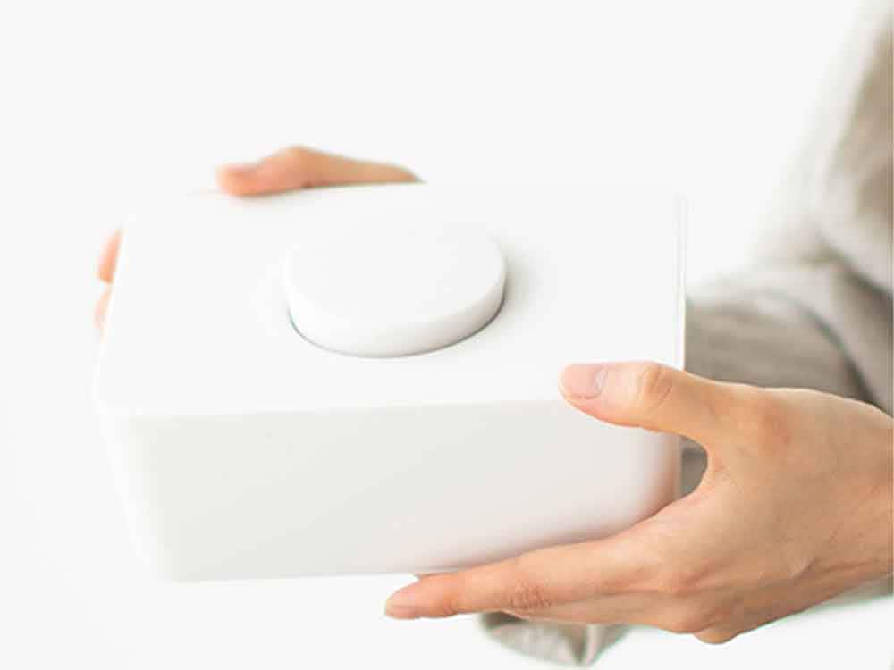 サラサデザインのシリコン蓋付きウェットティッシュホルダー。ABSとシリコン製で、幅170×奥行120×高さ80mm。家庭のリビングやキッチンに最適なプラスチック製ホームアプライアンス