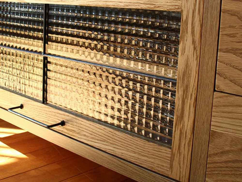 アデペシュのオーク無垢製テレビボード、引き出しと棚付き