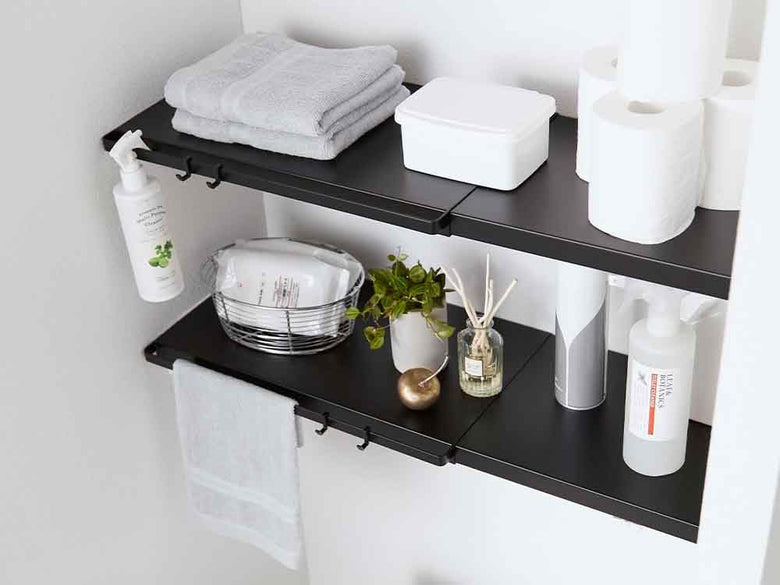 タワー伸縮棚板がキッチン棚に設置された様子