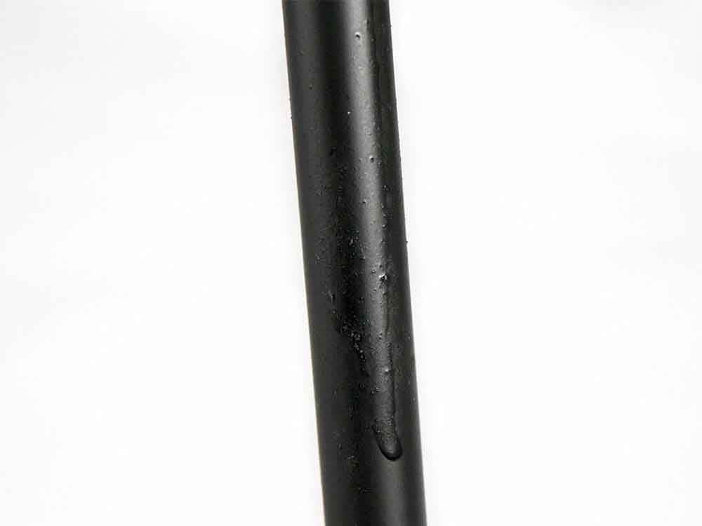 アデペシュ製ウォルナット表面のダイニングテーブル