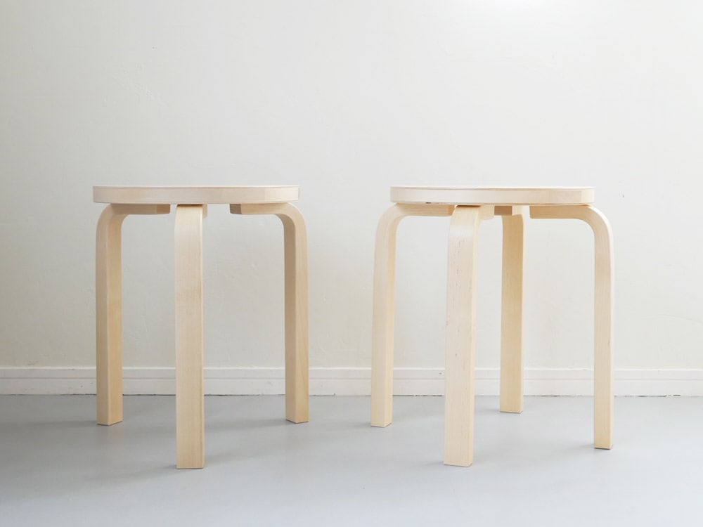 アルテック製バーチ材スツール60/E60、堅木を使用したシンプルなデザインのスツール